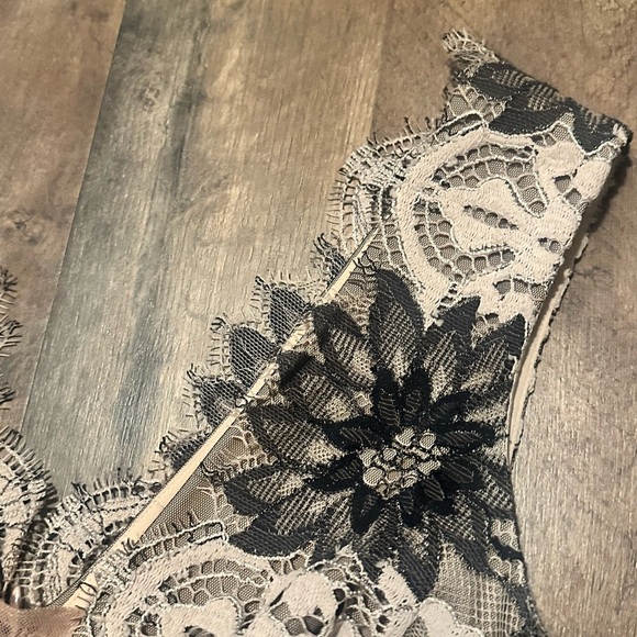 BCBG MAXAZRIA Azria Lynne Layered Floral Dress Wedding Formal Sz 6 Lace RARE​ - Picture 9 of 10